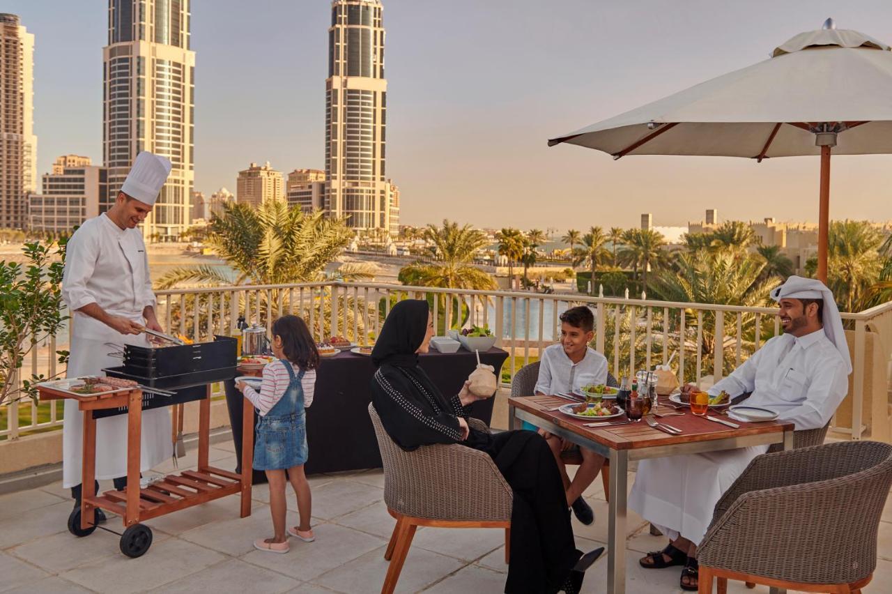 Grand Hyatt Doha Hotel & Villas מראה חיצוני תמונה Family dining at the hotel