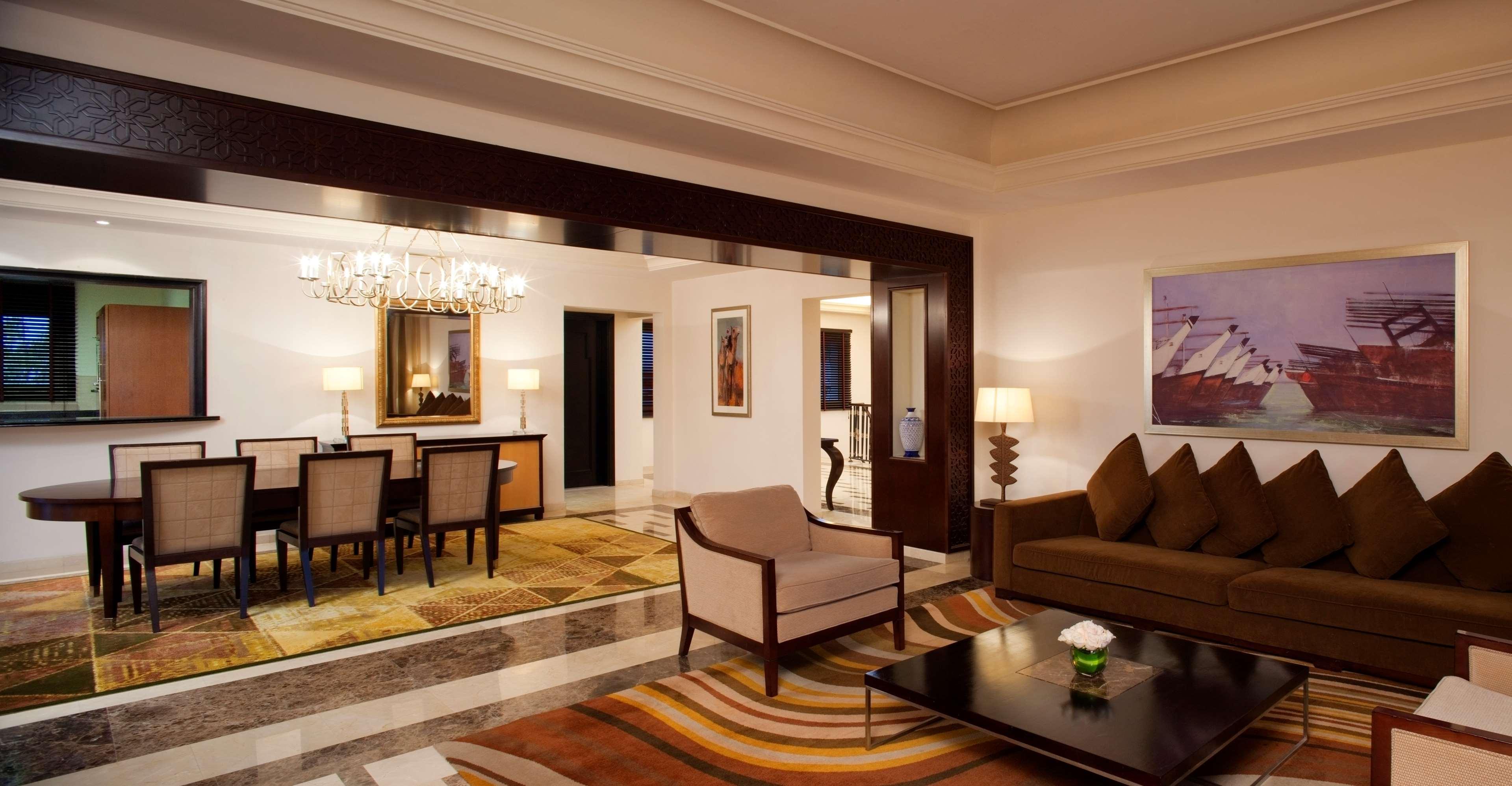 Grand Hyatt Doha Hotel & Villas מראה חיצוני תמונה A suite at the Taj Mahal Palace, Mumbai