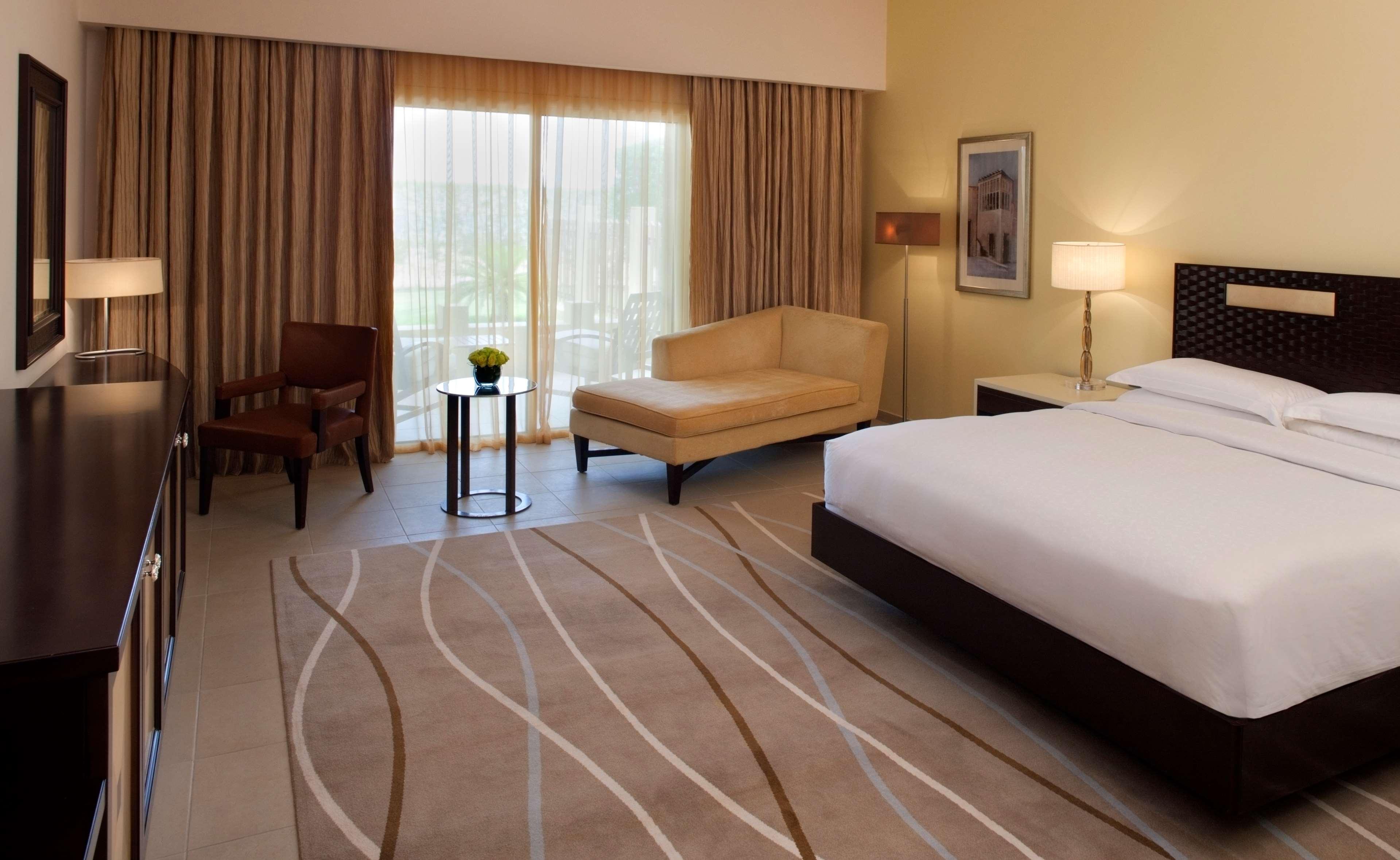 Grand Hyatt Doha Hotel & Villas מראה חיצוני תמונה A bedroom at the Jumeirah Beach Hotel