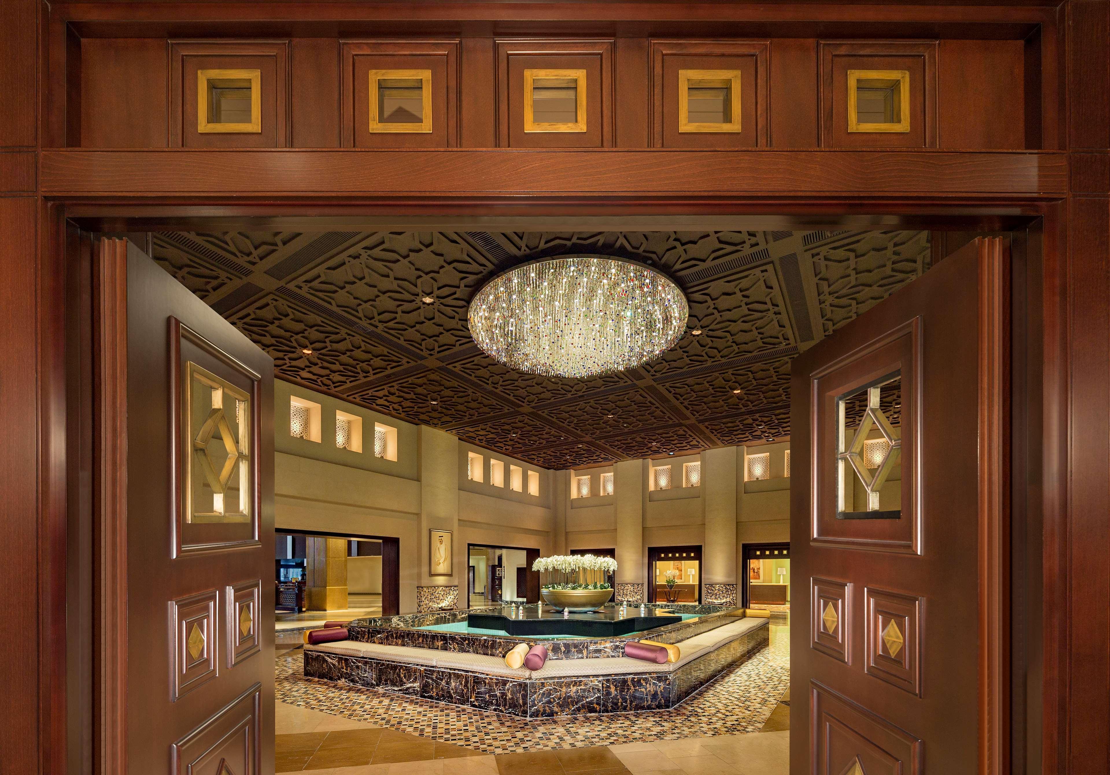Grand Hyatt Doha Hotel & Villas מראה חיצוני תמונה The lobby of the Emirates Palace