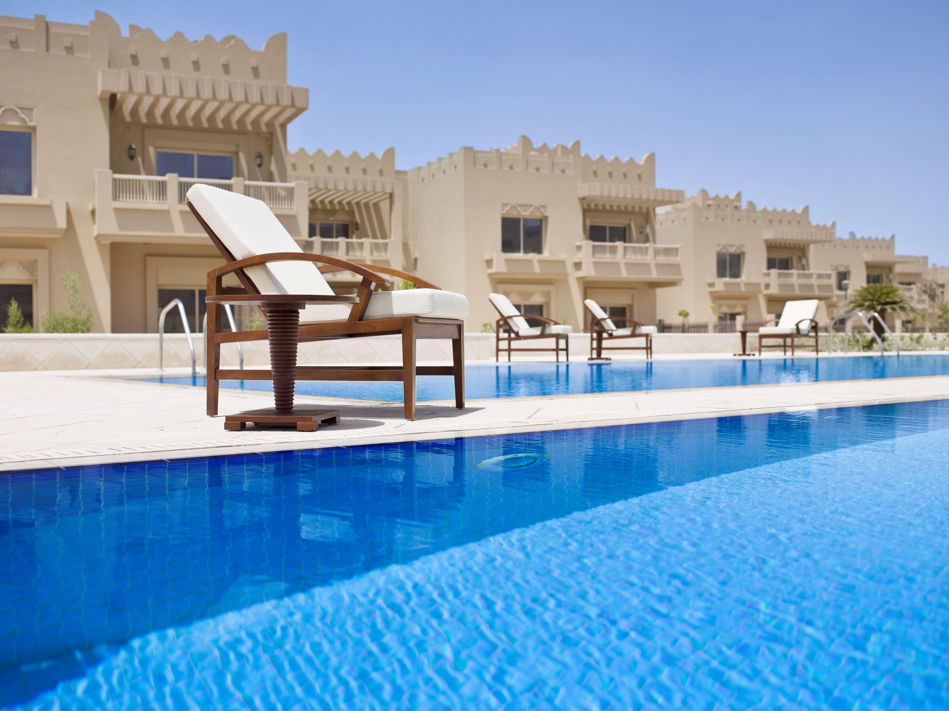 Grand Hyatt Doha Hotel & Villas מראה חיצוני תמונה The swimming pool at the resort