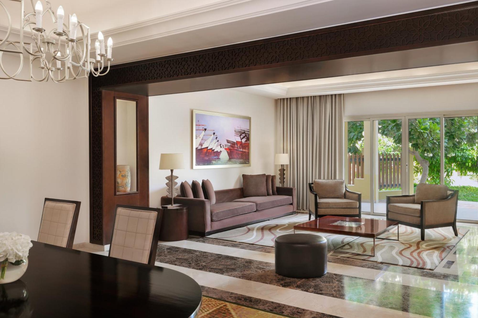 Grand Hyatt Doha Hotel & Villas מראה חיצוני תמונה A suite at the Ritz-Carlton, DIFC
